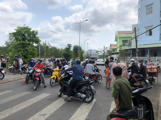 Clip: Bất chấp lệnh cấm tụ tập, nhiều người vẫn kéo đi xem thi thể phân hủy-4