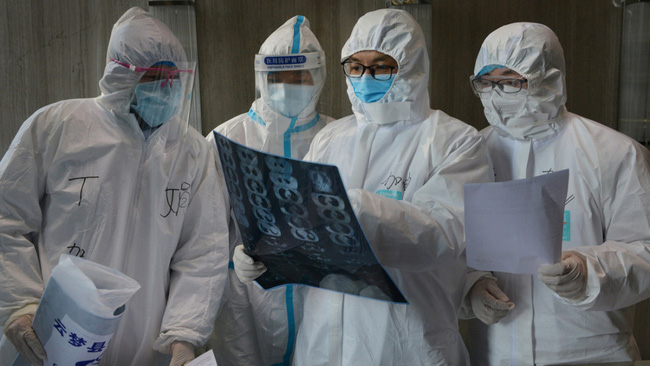 Bác sĩ BV Nhiệt đới Trung ương tiết lộ bệnh nhân Covid-19 thường có thêm những tín hiệu khác biệt với bệnh cúm thông thường như thế này-2