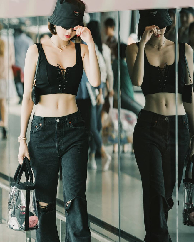 Thích Ngọc Trinh hay không cũng khó phủ nhận style sân bay tôn body nuột hết cỡ của cô, trong đó có 2 công thức khoe dáng bất bại-3