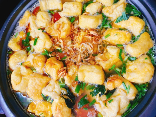 Ở nhà chống dịch, mẹ đảm nấu lẩu riêu cua theo cách này đảm bảo ngon nhức nhối-1