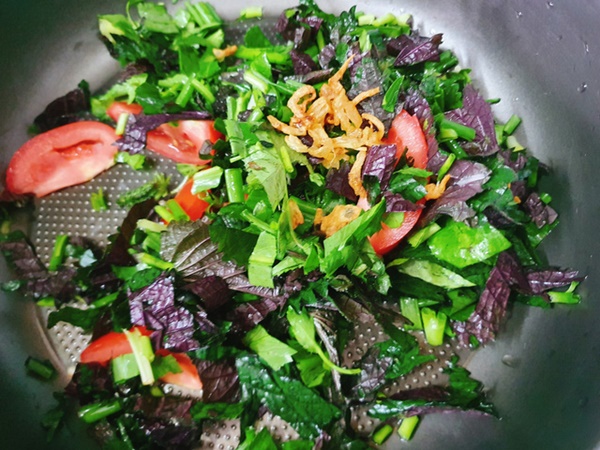 Ở nhà chống dịch, mẹ đảm nấu lẩu riêu cua theo cách này đảm bảo ngon nhức nhối-8