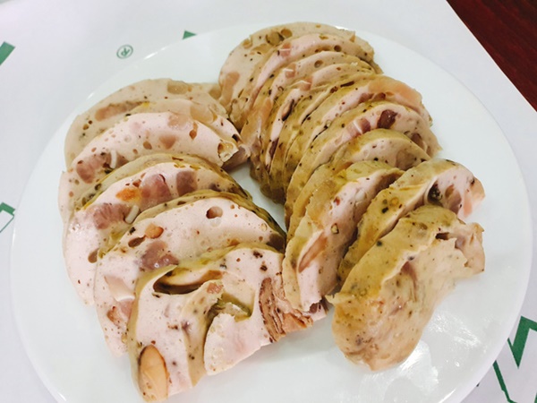 Ở nhà chống dịch, mẹ đảm nấu lẩu riêu cua theo cách này đảm bảo ngon nhức nhối-10