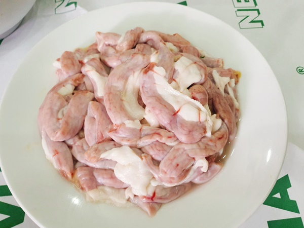 Ở nhà chống dịch, mẹ đảm nấu lẩu riêu cua theo cách này đảm bảo ngon nhức nhối-11