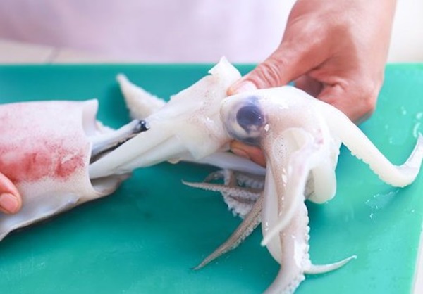 Cách xào mực dễ làm nhất&nbsp;lại giòn, ngon, không bị tanh-3