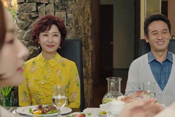 Ngày ra mắt tôi bị họ hàng nhà chồng xem thường vì buôn gà, tôi quyết định hoãn đám cưới, để rồi 2 năm sau nhìn quà tôi tặng chồng, ai cũng sững sờ hóa đá-3