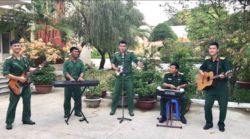 MXH dậy sóng với ca khúc kêu gọi đẩy lùi dịch corona, phát hiện tác giả chính là chú bộ đội sở hữu MV 17 triệu view trước đây-3