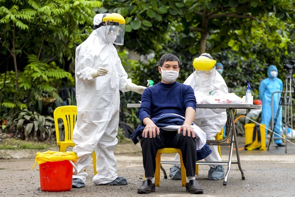 Số ca Covid-19 giảm nhiều người nghĩ là thành công. Không phải vậy!-1