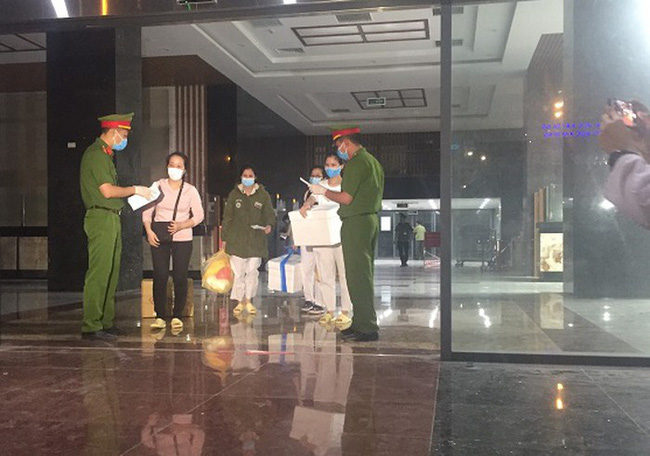 158 nhân viên y tế của Bệnh viện Bạch Mai được về nhà sau 3 lần có kết quả âm tính với Covid-19-2