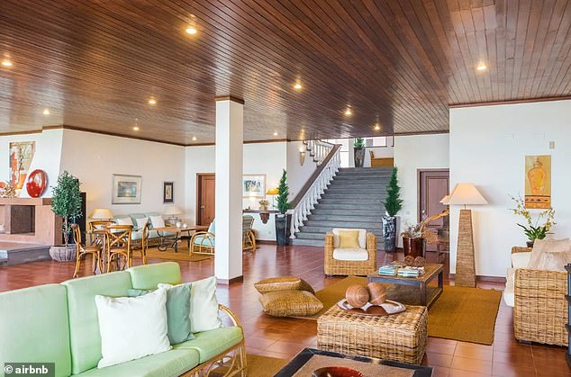 Khám phá căn biệt thự mới, tách biệt hơn với thế giới bên ngoài để tránh dịch của gia đình Ronaldo-2