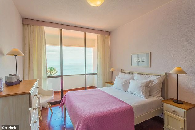 Khám phá căn biệt thự mới, tách biệt hơn với thế giới bên ngoài để tránh dịch của gia đình Ronaldo-4