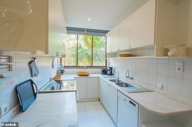 Khám phá căn biệt thự mới, tách biệt hơn với thế giới bên ngoài để tránh dịch của gia đình Ronaldo-6