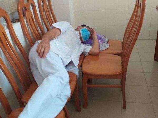 Thân phận đặc biệt của bác sĩ truyền nhiễm trong thời dịch: Đồng nghiệp né, cả tháng không được về nhà-2