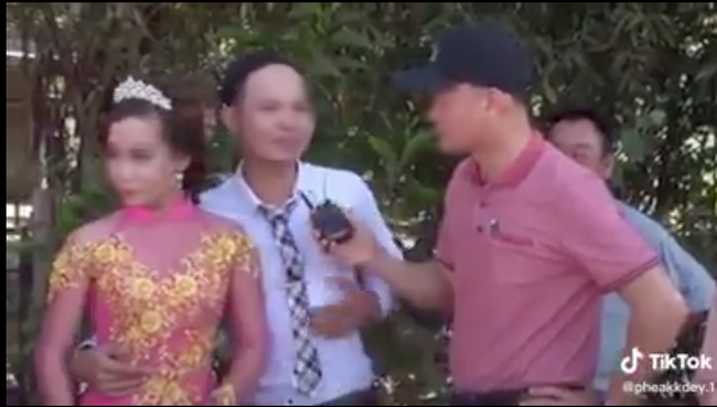 Sự cố đám cưới hi hữu: Cô dâu liên tục bị dồn vào thế bí bởi người đàn ông lạ mặt nhưng phản ứng của cả gia đình chú rể mới perfect-1