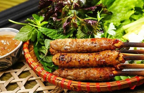 Đổi món cho cả nhà với 4 cách làm nem nướng thơm ngon đậm đà-5