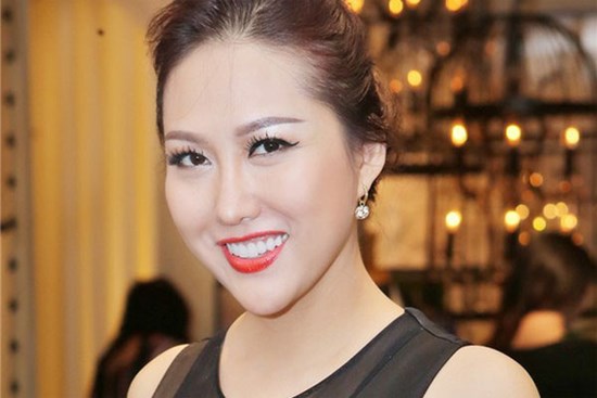 Phi Thanh Vân bị gạ tình, tiết lộ mỗi ngày phải nhận hàng trăm tin nhắn với nhiều hình ảnh nhạy cảm!