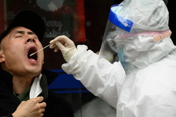 Phát hiện mới về virus corona ở sự nhân bản khác thường tại cổ họng-1