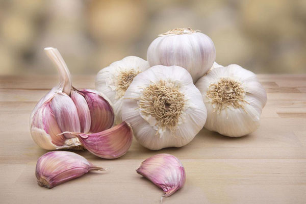 Quần áo dính sơn từ nay khỏi lo, đã có 1 loại đồ uống quen thuộc có thể đánh bay dễ dàng-4