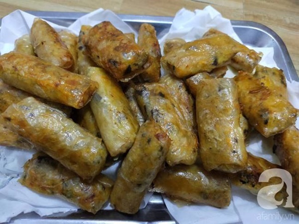 Ăn cơm mãi cũng chán, đổi món bữa tối với bún nem thơm nức giòn rụm thôi!-6