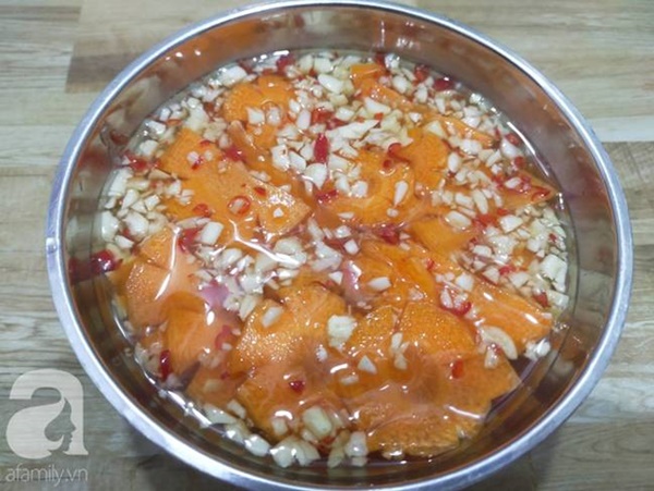 Ăn cơm mãi cũng chán, đổi món bữa tối với bún nem thơm nức giòn rụm thôi!-7