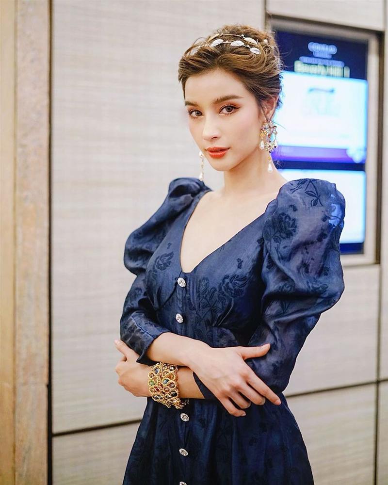 Nhan sắc và style của nữ diễn viên bóc phốt Huyền Baby: Dù cùng tuổi mà đẹp thần sầu, lấn át cả hot mom Việt-12