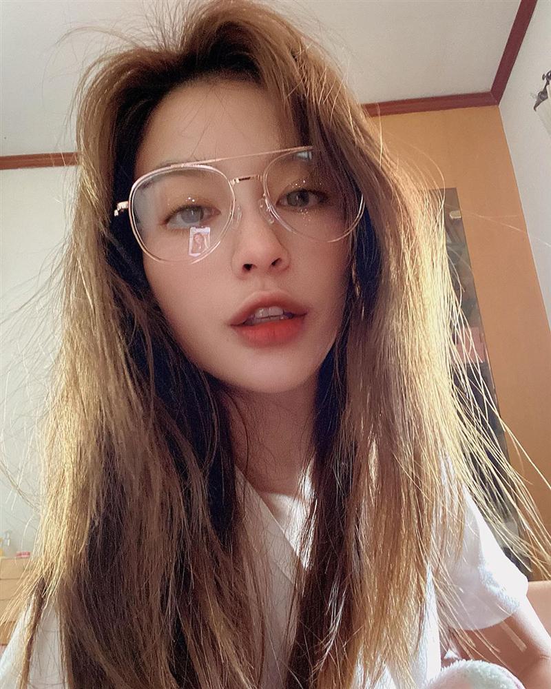 Nhan sắc và style của nữ diễn viên bóc phốt Huyền Baby: Dù cùng tuổi mà đẹp thần sầu, lấn át cả hot mom Việt-5