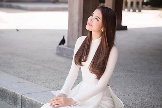 Sau loạt đồn đoán đời tư, Phạm Hương xoá sạch ảnh trên Instagram chỉ để lại 1 khoảnh khắc đặc biệt, chuyện gì đây?