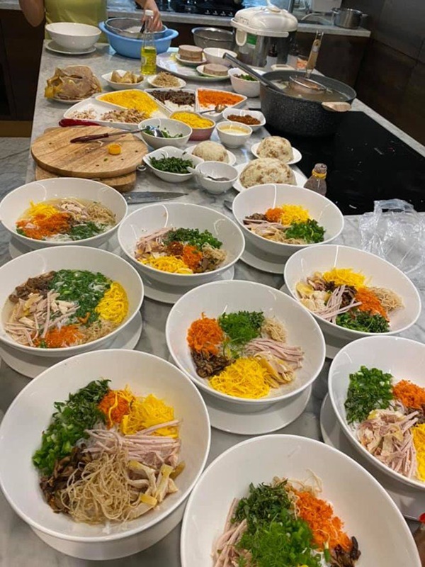 Kín tiếng bao năm, Hoa hậu Nguyễn Thị Huyền giờ chăm khoe tài nấu ăn cho cả đàn con-7