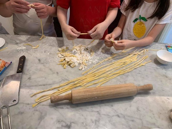 Kín tiếng bao năm, Hoa hậu Nguyễn Thị Huyền giờ chăm khoe tài nấu ăn cho cả đàn con-11