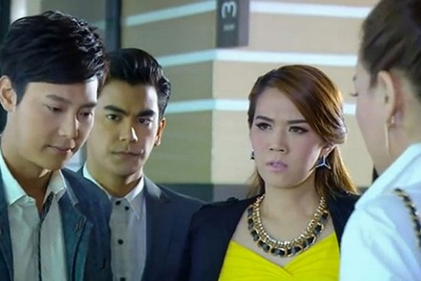 Nặng lời với chị dâu vì nghĩ chị ấy có ý định tranh chấp tài sản, không ngờ chị lại bình thản mở 2 tấm ảnh chụp căn nhà và cuốn sổ đỏ khiến tôi tái mặt-3