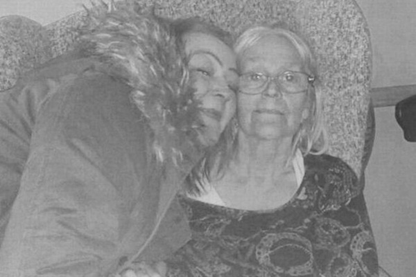 Công an lập chốt ở Times City xử lý người không đeo khẩu trang-2