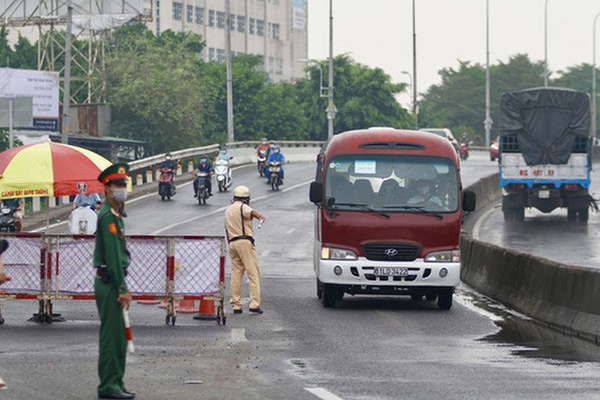 Thứ trưởng Bộ Y tế lý giải về bệnh nhân COVID-19 xét nghiệm 2 lần âm tính, lần 3 dương tính-2