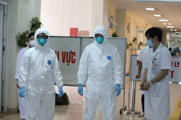 4 bệnh nhân Covid-19 rất nặng, nguy kịch, ngành y tế huy động toàn lực điều trị-1