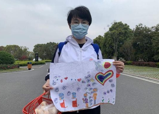 Hoàn thành nhiệm vụ, nữ y tá chưa kịp đoàn tụ gia đình đã đột tử: Lời hứa trở lại ngắm hoa ở Hồ Bắc không thể thực hiện rồi!-3