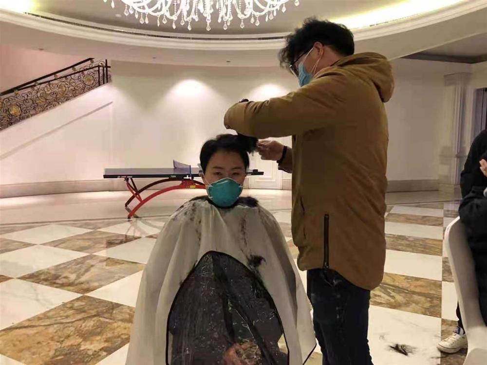 Hoàn thành nhiệm vụ, nữ y tá chưa kịp đoàn tụ gia đình đã đột tử: Lời hứa trở lại ngắm hoa ở Hồ Bắc không thể thực hiện rồi!-4