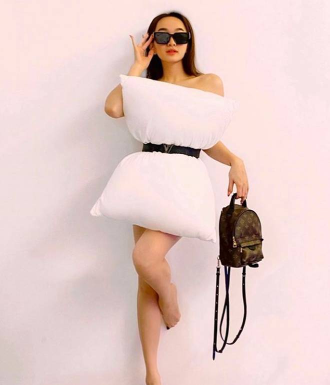 Trấn Thành nhập hội đu trend lấy gối làm váy kém gì mỹ nhân Việt đâu: Thần thái chuẩn fashionista, vai trần đâu ra đấy-4