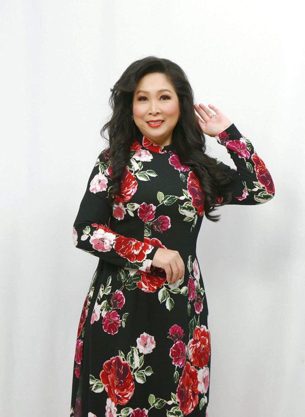 Học hỏi nghệ sĩ Hồng Vân gu thời trang giấu body thừa cân đỉnh nhất Vbiz-2