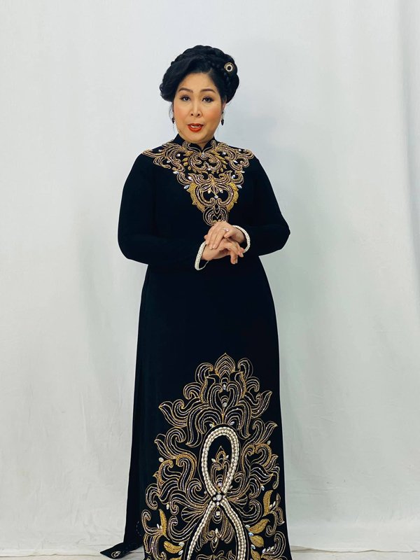 Học hỏi nghệ sĩ Hồng Vân gu thời trang giấu body thừa cân đỉnh nhất Vbiz-3