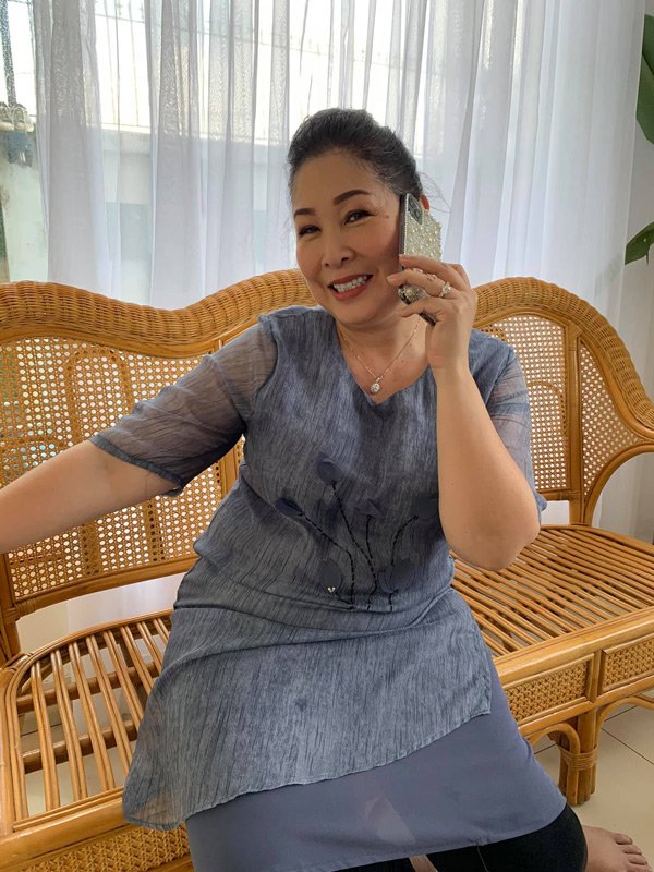 Học hỏi nghệ sĩ Hồng Vân gu thời trang giấu body thừa cân đỉnh nhất Vbiz-7