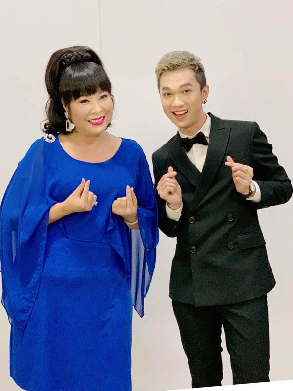 Học hỏi nghệ sĩ Hồng Vân gu thời trang giấu body thừa cân đỉnh nhất Vbiz-10