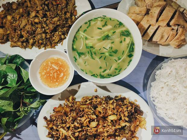 Có hẳn một list bún, phở, bánh cuốn đủ cả vẫn miệt mài ship cho bà con nghỉ dịch ở nhà: muốn ăn gì cũng có nhé!-5