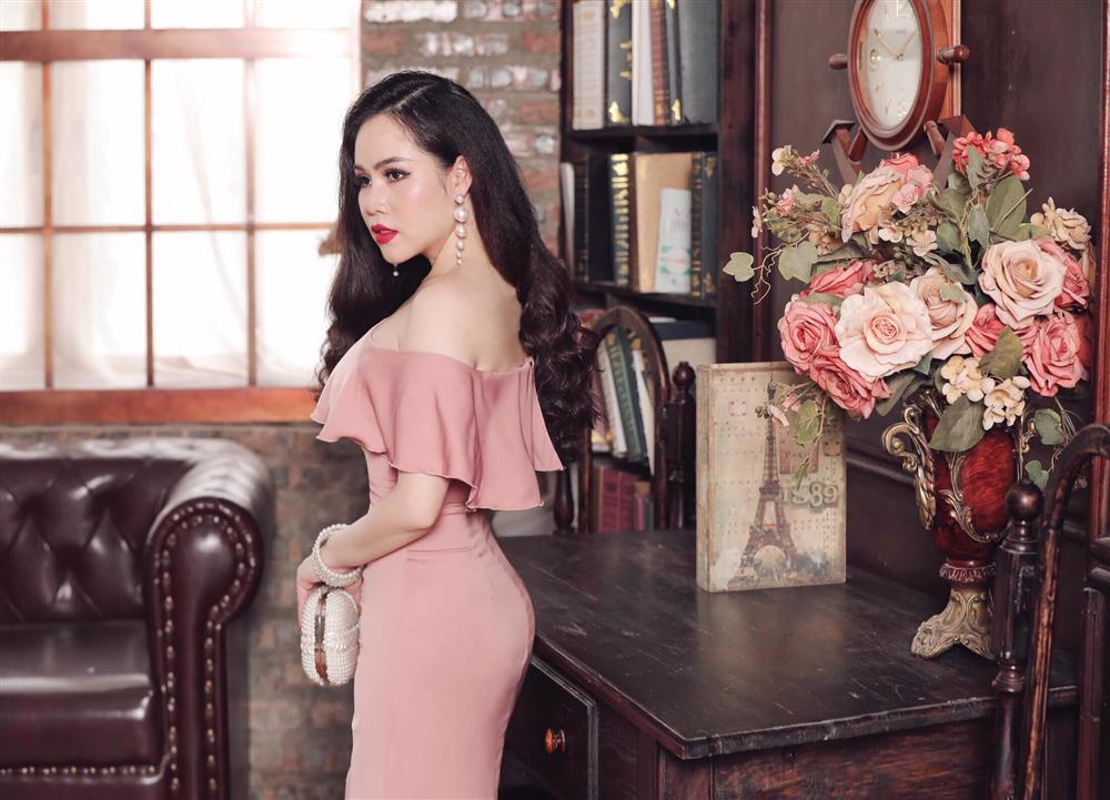 Chuyện tình thú vị Diễn viên lùn nhất Việt Nam với chàng Tây gần 2m-5