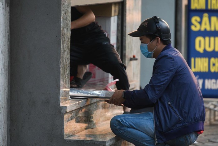 Cảnh buôn bán thò thụt trong lệnh cách ly xã hội-2