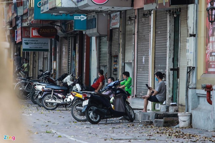 Cảnh buôn bán thò thụt trong lệnh cách ly xã hội-6