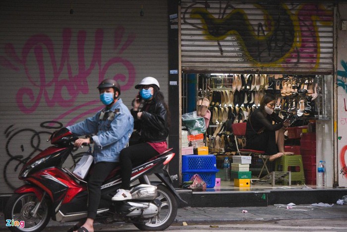 Cảnh buôn bán thò thụt trong lệnh cách ly xã hội-10