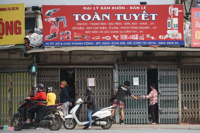 Cảnh buôn bán thò thụt trong lệnh cách ly xã hội-11