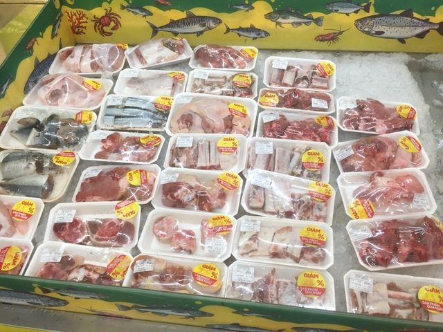 Thịt heo nhập khẩu giá rẻ bày bán đầy các cửa hàng-1