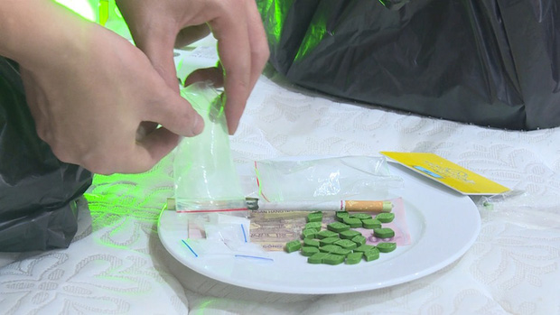 Hàng chục nam nữ tụ tập, sử dụng ma túy trong khách sạn bất chấp lệnh cách ly xã hội-2