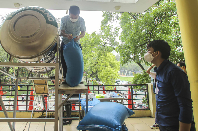 Hà Nội lần đầu tiên xuất hiện máy ATM gạo miễn phí cho người nghèo-3