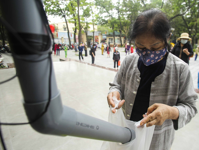 Hà Nội lần đầu tiên xuất hiện máy ATM gạo miễn phí cho người nghèo-4