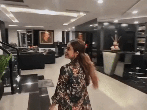 Hoàng Thuỳ Linh hiếm hoi hé lộ không gian hoành tráng trong căn hộ mới, góc trưng bày giải thưởng gây choáng nhất!-2